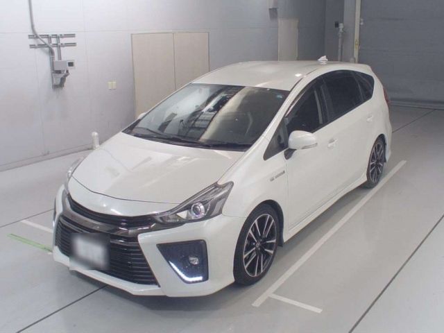 33367 Toyota Prius alpha ZVW40W 2016 г. (CAA Chubu)